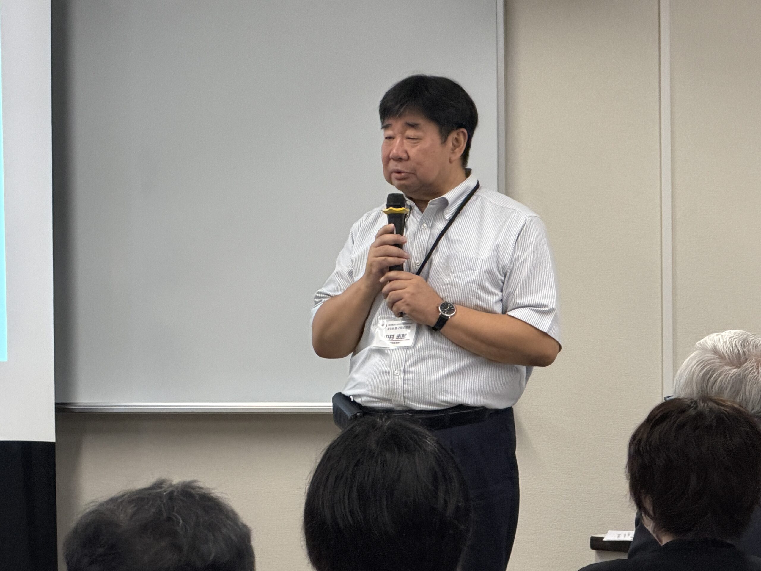 事前アンケートの結果を報告する中村志郎先生